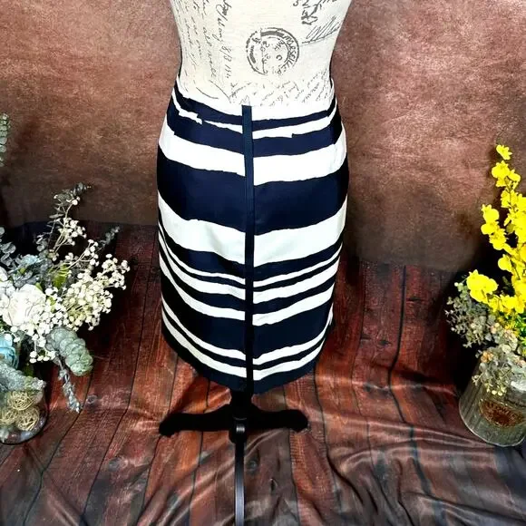 W by Worth Wavy Stripe 100% Silk Twill Slim Skirt Navy/White size 10